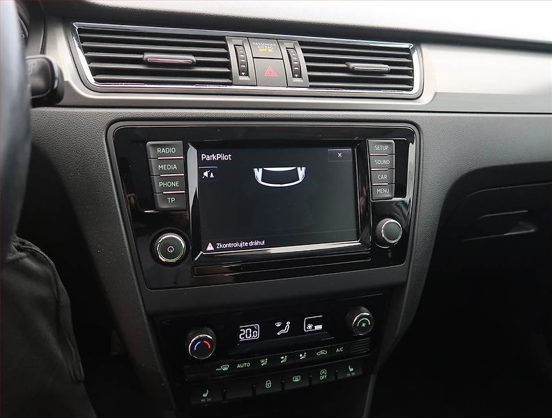 Škoda Rapid (2017) Spaceback 1.2 TSI, Xenony - fotka 15 z 20