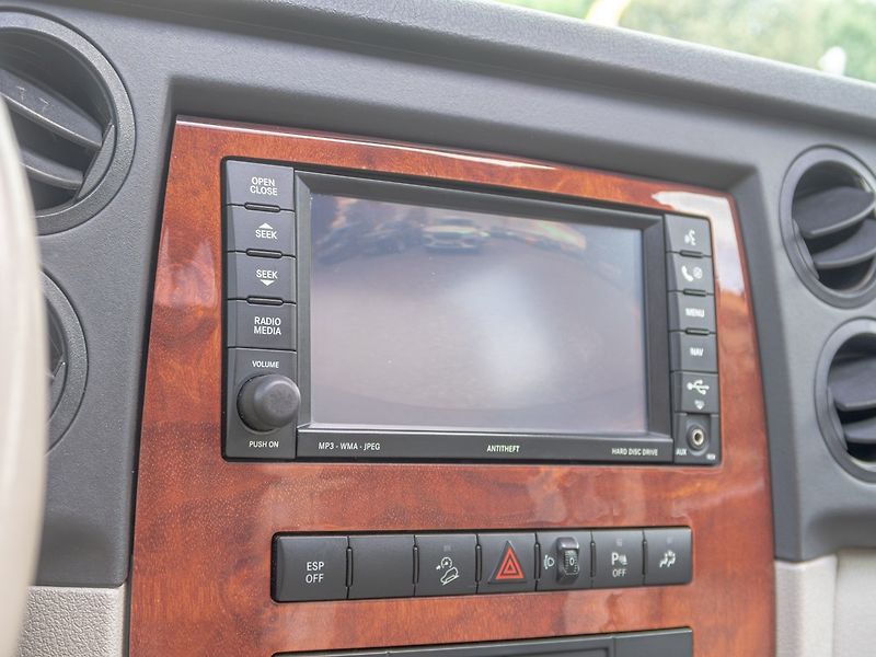 Jeep Commander (2007) ČR 3.0CRD 160KW – 7sedadel - fotka 26 z 62