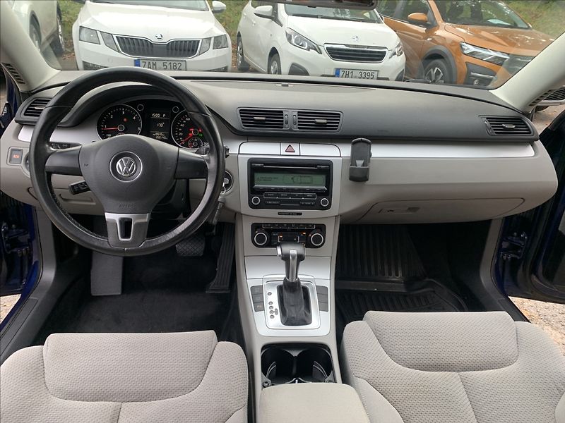 Volkswagen Passat 2,0 TDI DSG - fotka 9 z 18