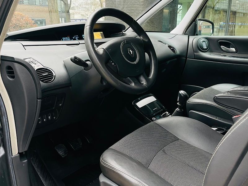 Renault Grand Espace 2.0dCi MANUÁL VÝHŘEV SENZORY - fotka 27 z 43
