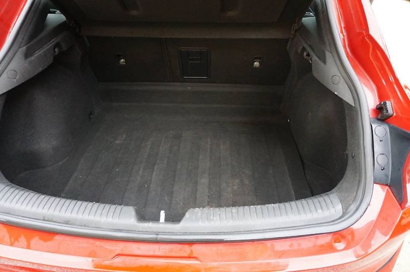 Hyundai i30 (2019) 1,4     103KW      1,Majitel - fotka 13 z 32