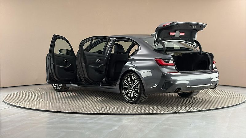 BMW Řada 3 330i AUT xDrive M Sport - fotka 7 z 27