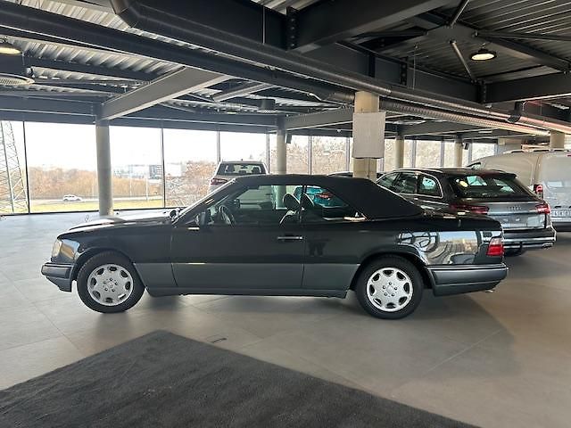 Mercedes-Benz 124 (1995) E320 24V kabriolet - fotka 14 z 28