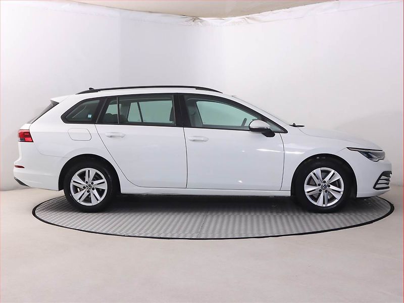 Volkswagen Golf (2021) Life 2.0 TDI, Serv.kniha, Navi - fotka 6 z 23