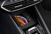 U moderních aut se přihrádky na mobil doplňují také o ventilaci nebo aktivní chlazení.