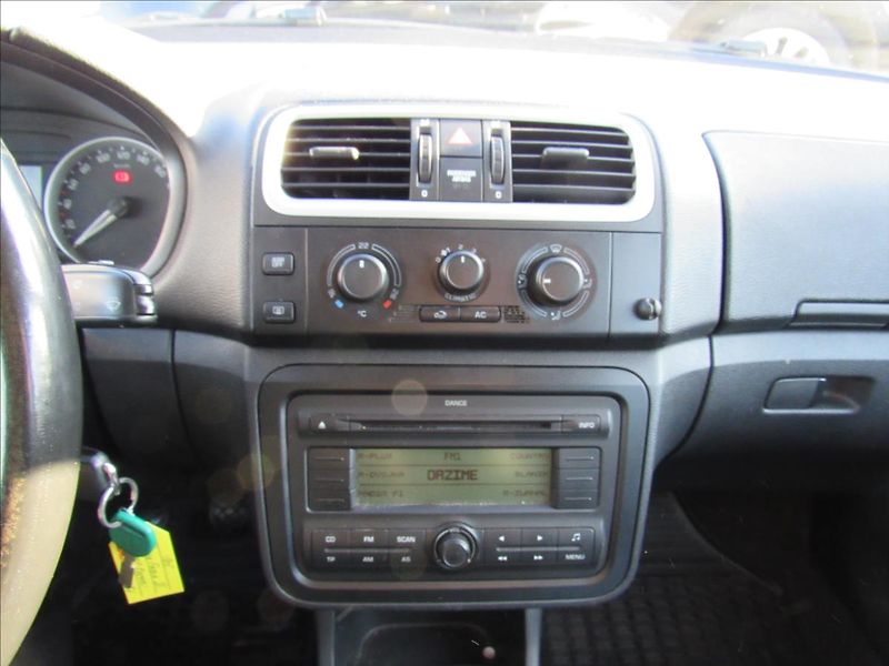 Škoda Fabia 1,2 HTP 51kW Combi - fotka 15 z 33