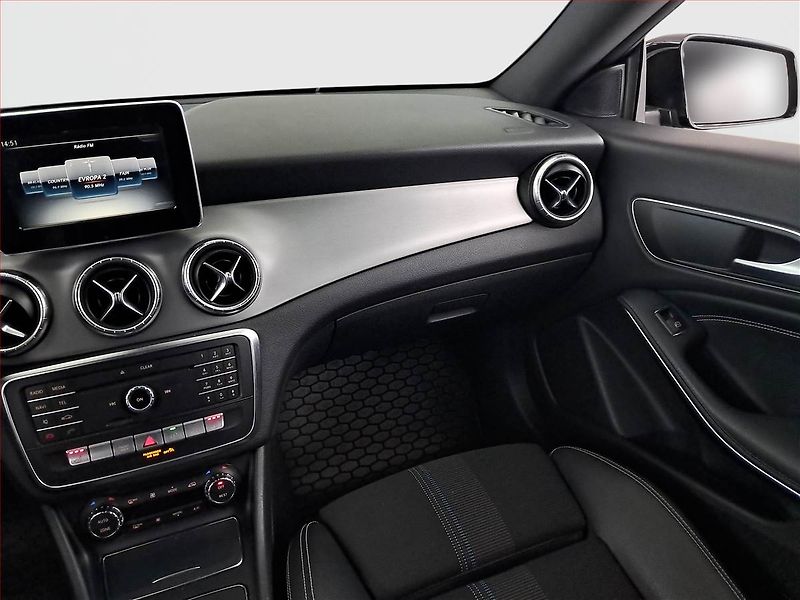 Mercedes-Benz CLA (2017) 180 CDI, Automat, Kůže, Navi - fotka 8 z 18