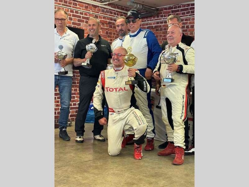 V novém seriálu Porsche PCC-PRO ve Francii skončil Jaroslav Mikoláš na druhém a prvním místě.
