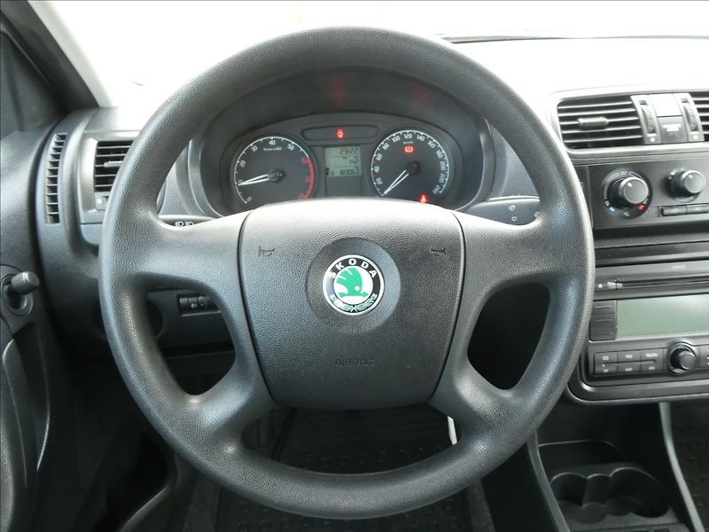 Škoda Fabia 1,4 16V 63kW závěs, serviska - fotka 28 z 41