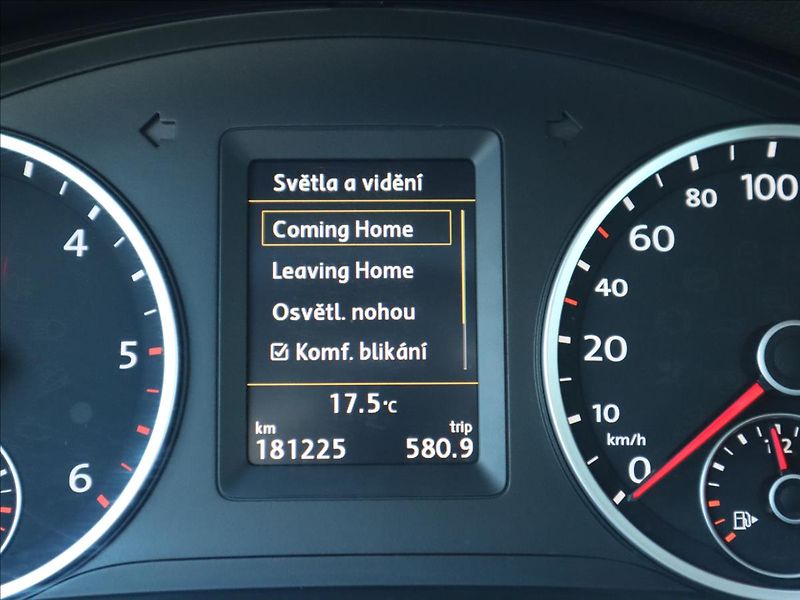 Volkswagen Tiguan 2,0   TDi Sport Pano Kamera Dy - fotka 15 z 36