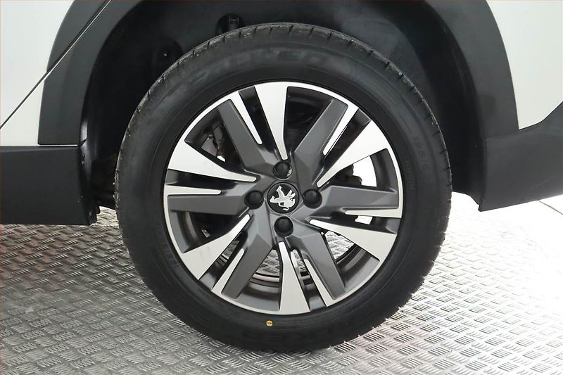 Peugeot 2008 (2019) 1.2 PureTech, Serv.kniha, Navi - fotka 15 z 25
