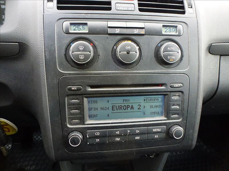 Volkswagen Touran 2,0 TDI 6rychl,TZ,Klima,7míst - fotka 31 z 45