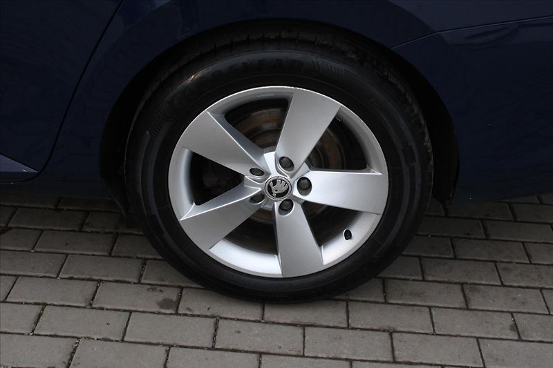 Škoda Superb 2.0 TDI 110kW DSG BIXENON NAVI - fotka 9 z 21