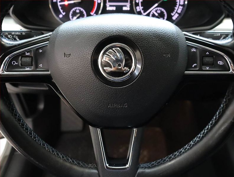 Škoda Superb (2016) Style 2.0 TDI, Automat, Navi - fotka 21 z 22