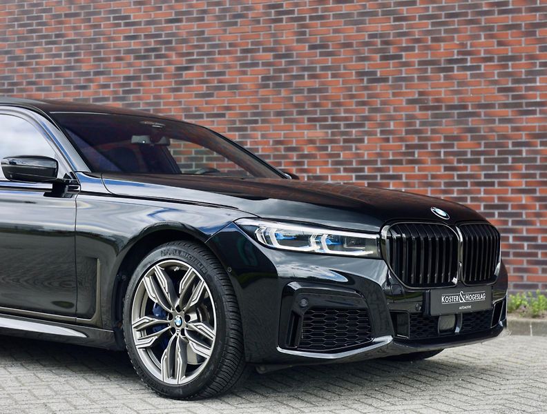 BMW Řada 7 (2019) M760Li xDrive - fotka 15 z 47