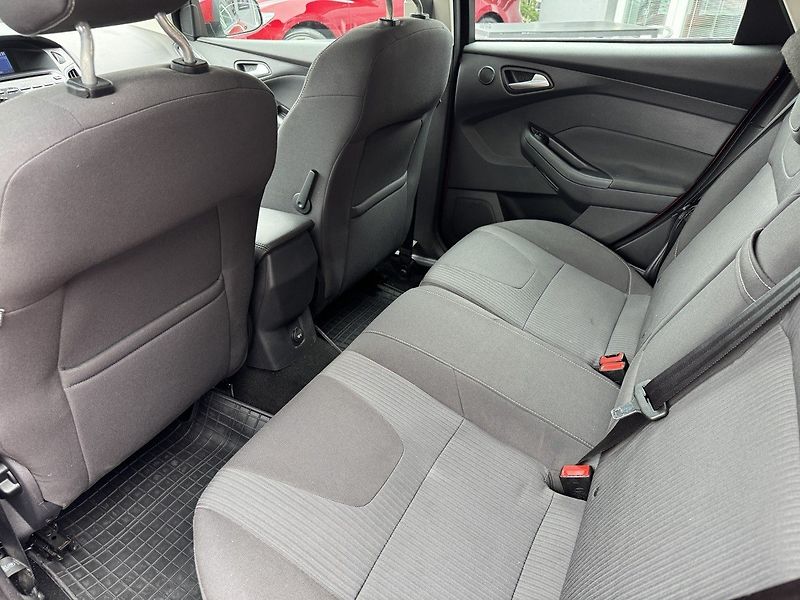 Ford Focus (2011) 1.6 Ti-VCT Digi Klima Tempomat - fotka 23 z 48