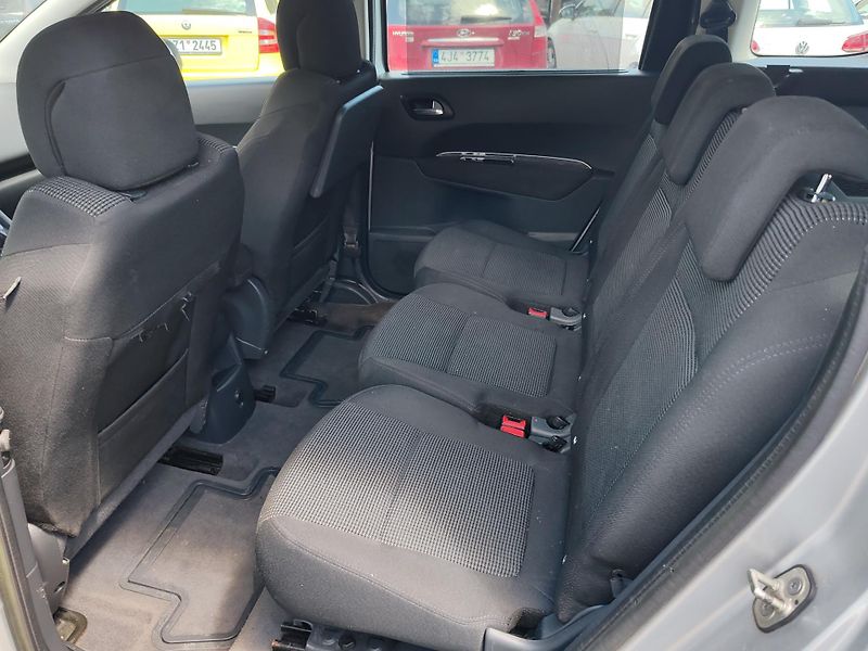 Peugeot 5008 1.6 HDI  - fotka 13 z 20