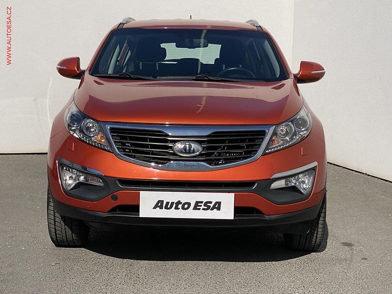 Kia Sportage (2010) 2.0CRDi AWD, Xenon, park - fotka 2 z 16