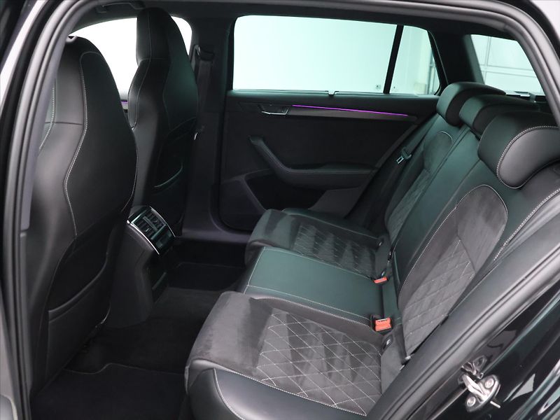 Škoda Superb 2,0 TDI 140kW DSG Sportline - fotka 14 z 36