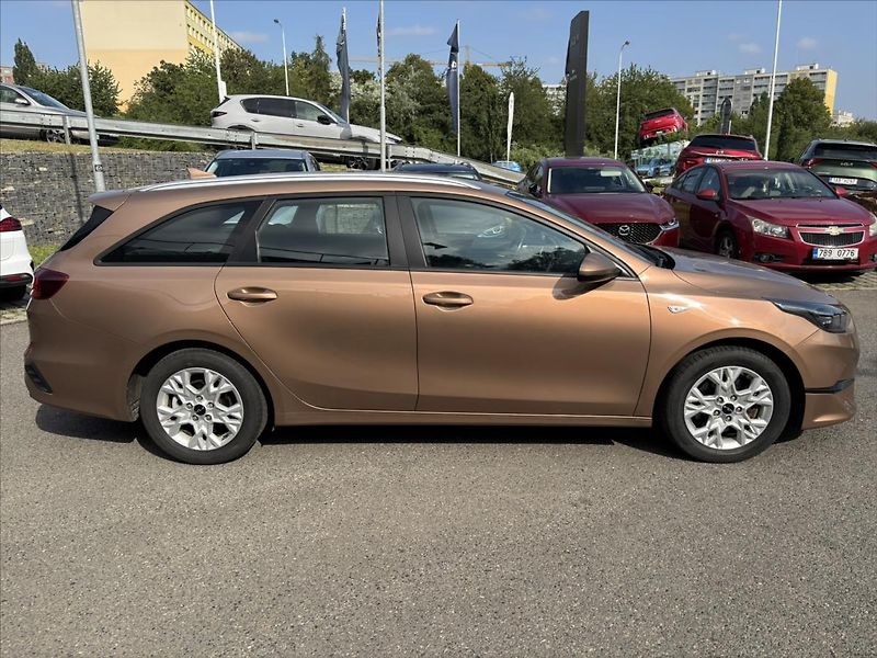 Kia Ceed 1,5 TGDi Spin ZÁRUKA KAMERA - fotka 6 z 35