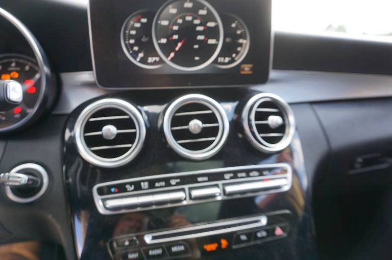 Mercedes-Benz Třídy C (2017) C 400 4 MATIC - fotka 30 z 37