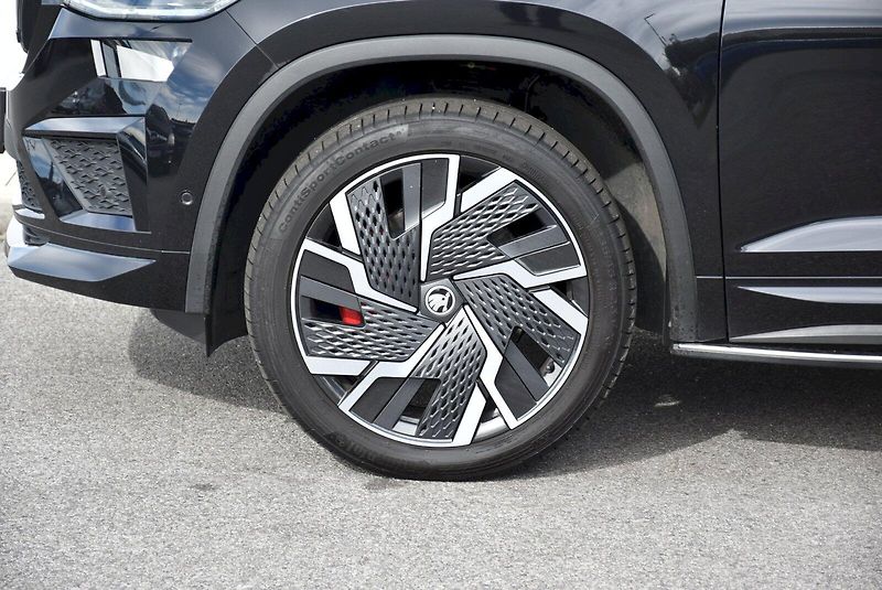 Škoda Kodiaq (2022) RS 2.0 TSI 180kW DSG 4x4 - fotka 32 z 32