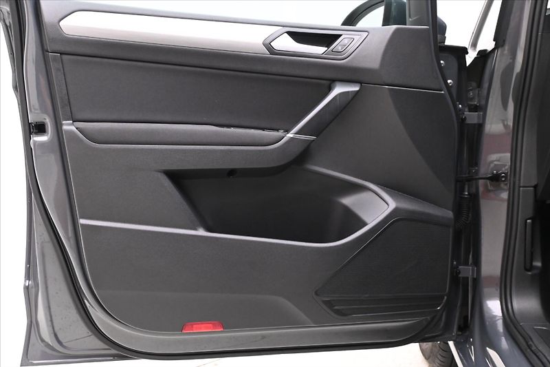 Volkswagen Touran 2,0 TDI 110KW DSG 7míst Záruka - fotka 26 z 34