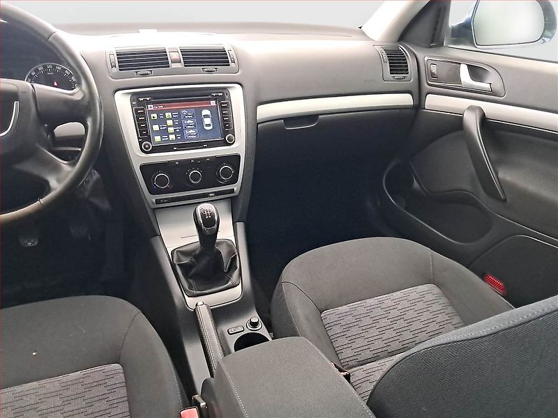 Škoda Octavia (2012) Ambition 1.6 TDI, Tempomat - fotka 7 z 16
