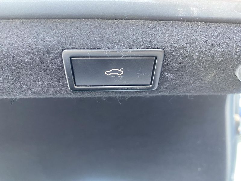 Škoda Superb 2.0TDI110kW-1xMAJ.-CZ-66 000KM - fotka 32 z 43