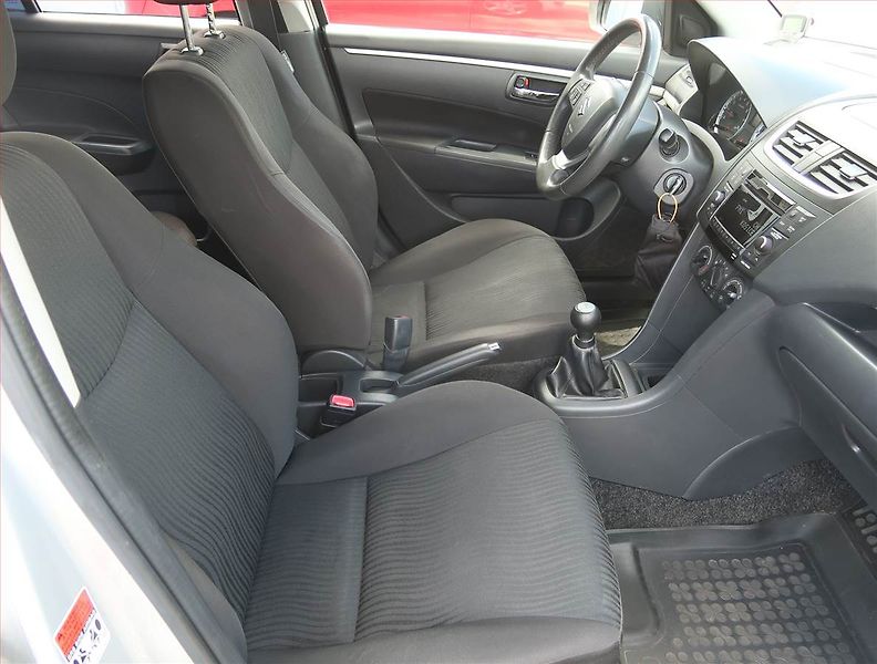 Suzuki Swift (2012) 1.2, Serv.kniha, Park. senzory - fotka 9 z 17