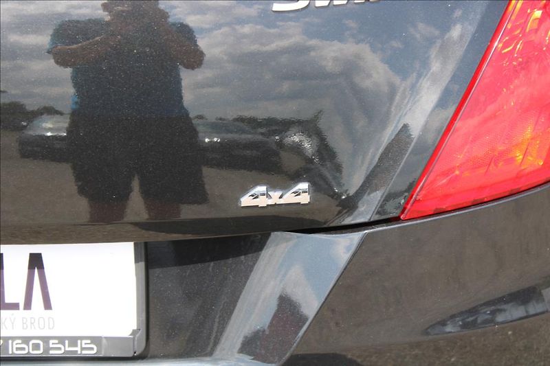 Suzuki Swift 1,2 i  4 x 4, SERVISKA - fotka 28 z 31