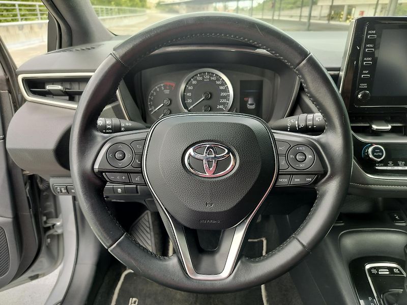 Toyota Corolla 1.8 hybrid business, navigace - fotka 13 z 29
