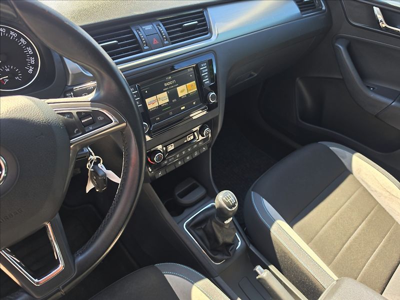 Škoda Rapid 1,2 TSi 81KW Joy TEMPOMAT ALU - fotka 13 z 48