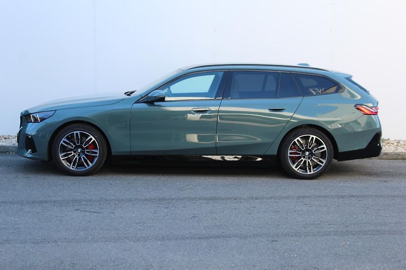 BMW Řada 5 550e xDrive - fotka 9 z 26