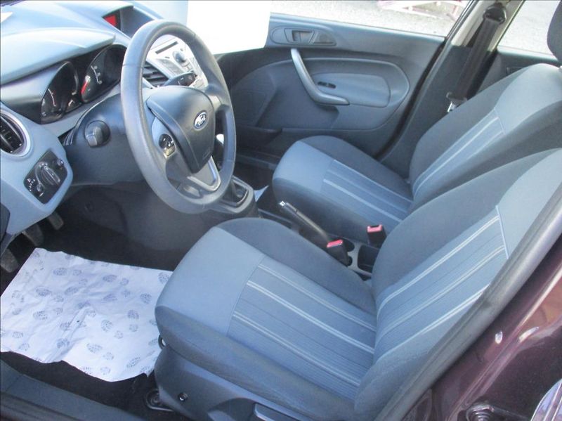 Ford Fiesta 1,3 i, klimatizace, - fotka 12 z 21