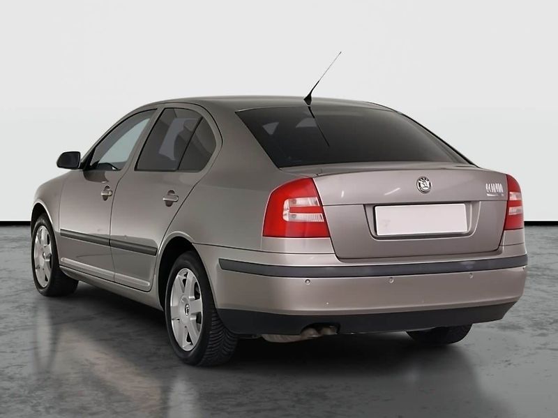 Škoda Octavia (2008) Elegance 2.0 TDI, ČR,1.maj - fotka 4 z 18