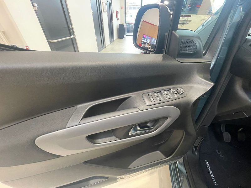 Toyota ProAce City Verso 1.5 D-4D M/T Family 7S - fotka 18 z 30