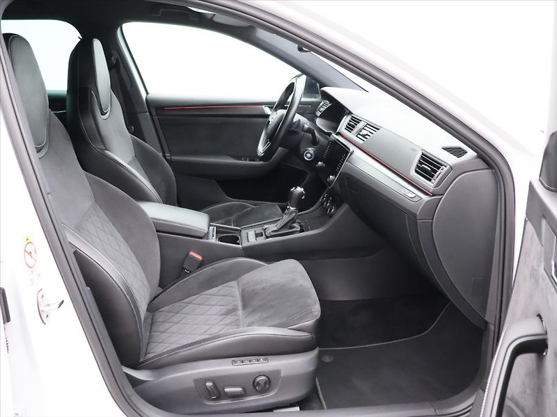 Škoda Superb 2.0 TSI 200kW DSG SportLine - fotka 13 z 42