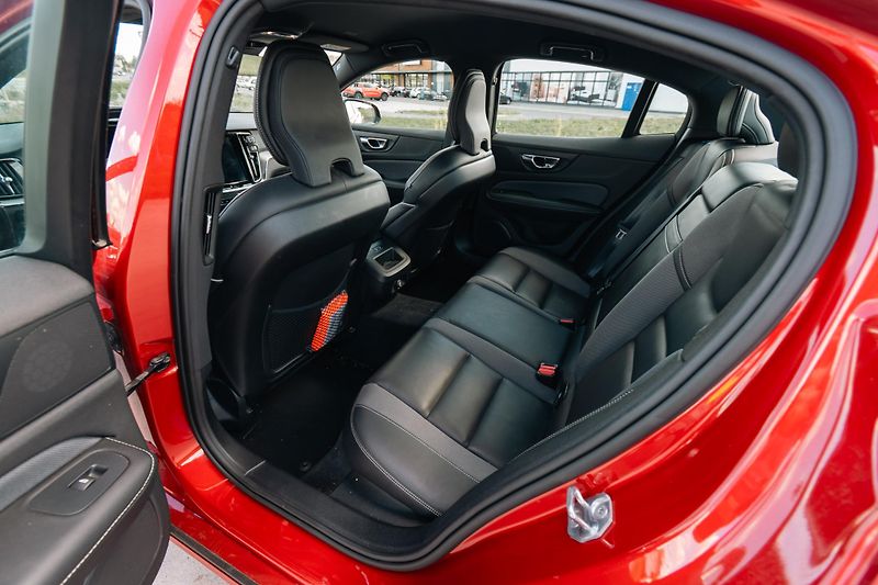 Volvo S60 (2019) T5, R design - fotka 7 z 7