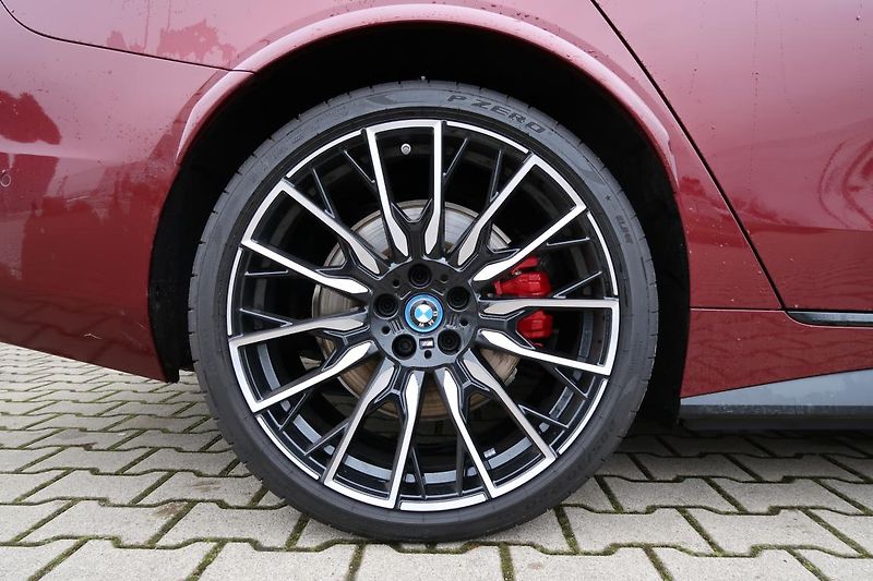 BMW i4 M50 xDrive - fotka 15 z 15