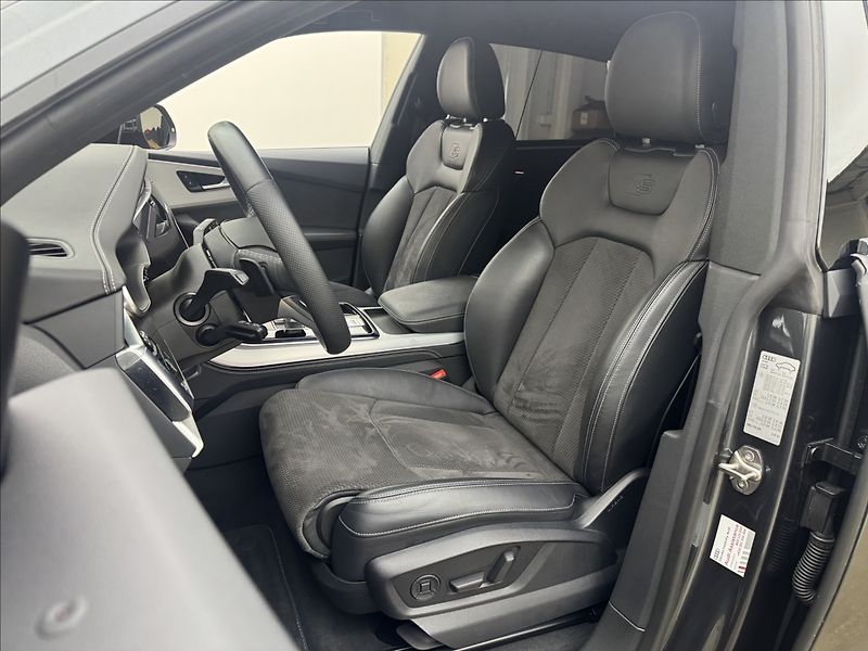 Audi Q8 3,0 S-LINE ZÁRUKA HUD B&O TZ - fotka 41 z 52