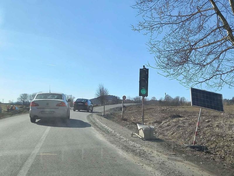 Stavba D3 u Dolního Dvořiště s novou silnicí k Rybníku.