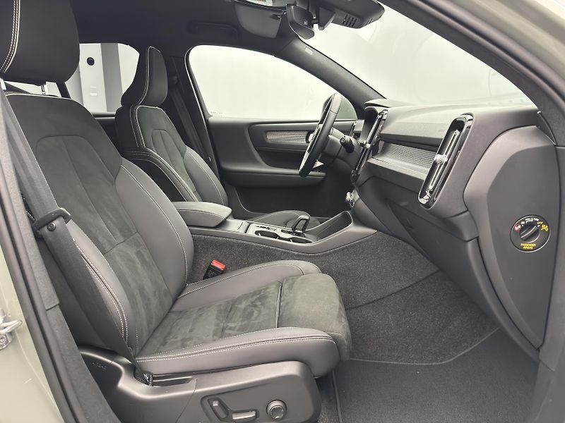 Volvo XC40 B3 CORE AUT  - fotka 23 z 42
