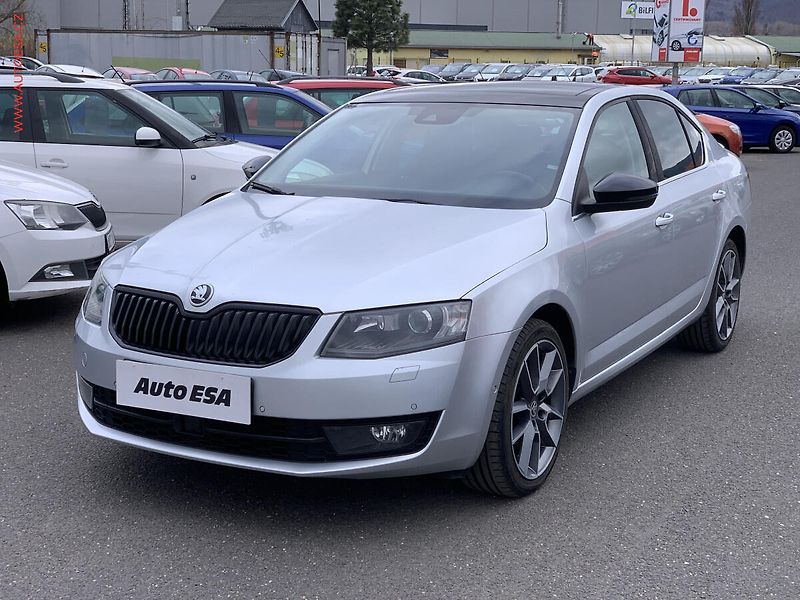 Škoda Octavia (2015) 1.6 TDi, ČR, DSG, panor - fotka 3 z 21