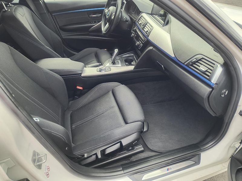 BMW Řada 3 (2019) 320 M XD AT ČR/NAVI/KAMERA/ALU - fotka 22 z 53
