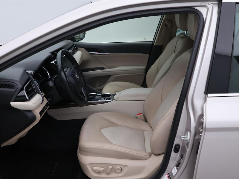 Toyota Camry 2.5 Hybrid 131kW Executive CZ - fotka 10 z 23