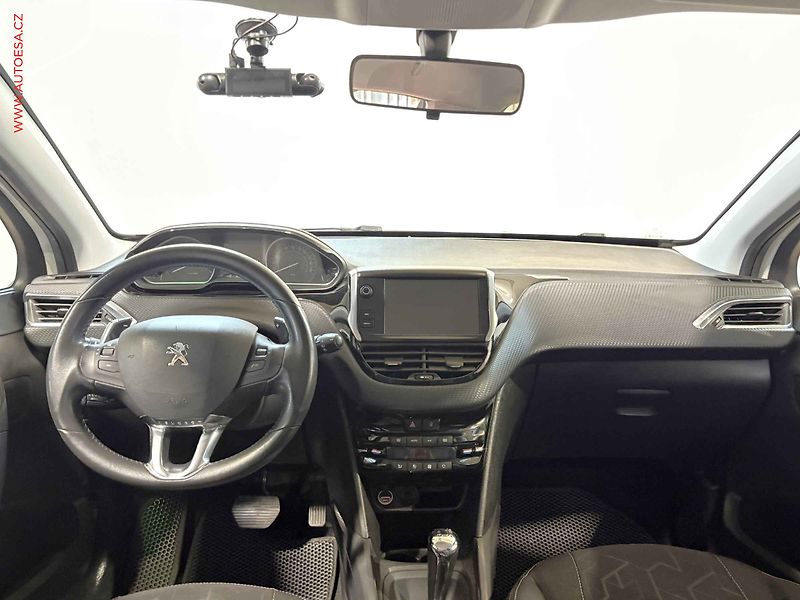Peugeot 2008 (2016) 1.2 PT, 2.maj,ČR, AT, autoAC - fotka 8 z 14