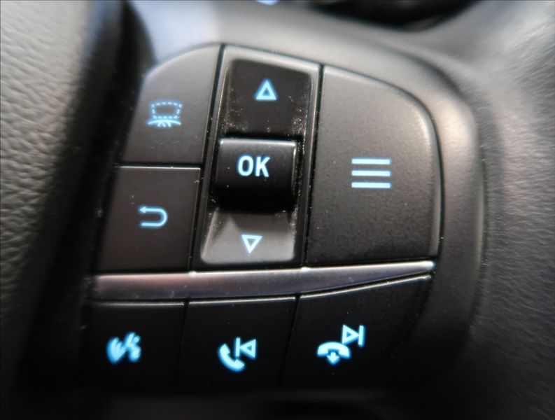Ford Kuga 2,0 TDCI AUT 4x4 ČR 1 MAJITEL - fotka 19 z 26