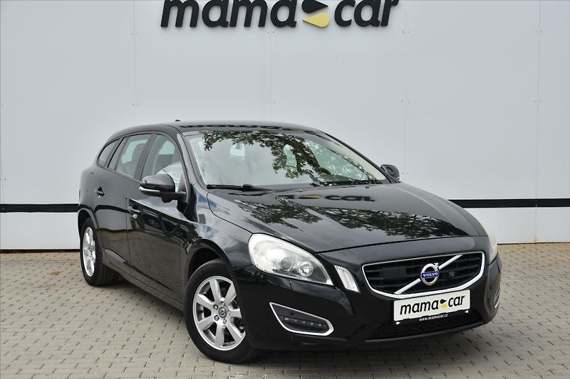 Volvo V60 D3 120kW SERVISNÍ KNIHA TAŽNÉ - fotka 1 z 20