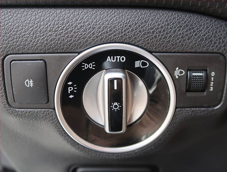 Mercedes-Benz Třídy A (2013) A 180 CDI, Automat, Tempomat - fotka 15 z 15